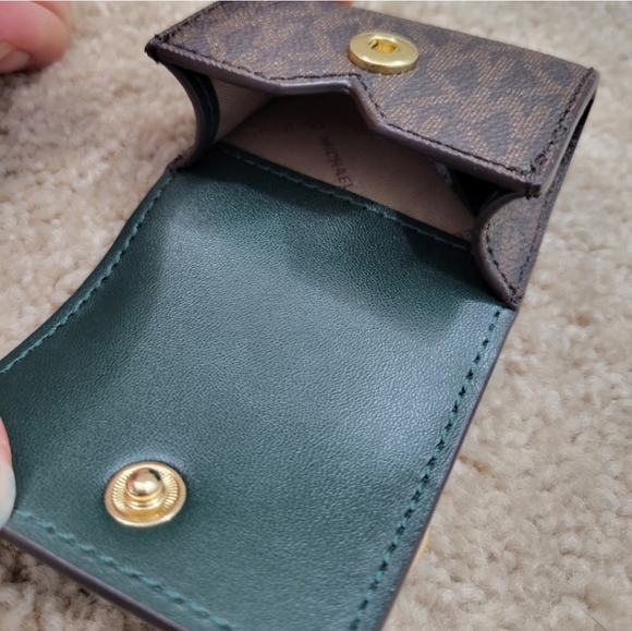 MK MICHAEL KORS Logo Clip Case For Apple AirPods Dark Green Brown - Picture 6 of 8